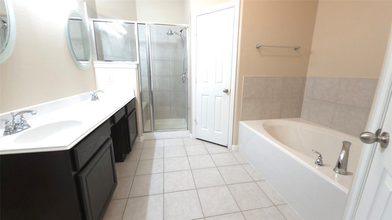 24503 Lakecrest Bend Drive #24503 - Photo 4 of 16