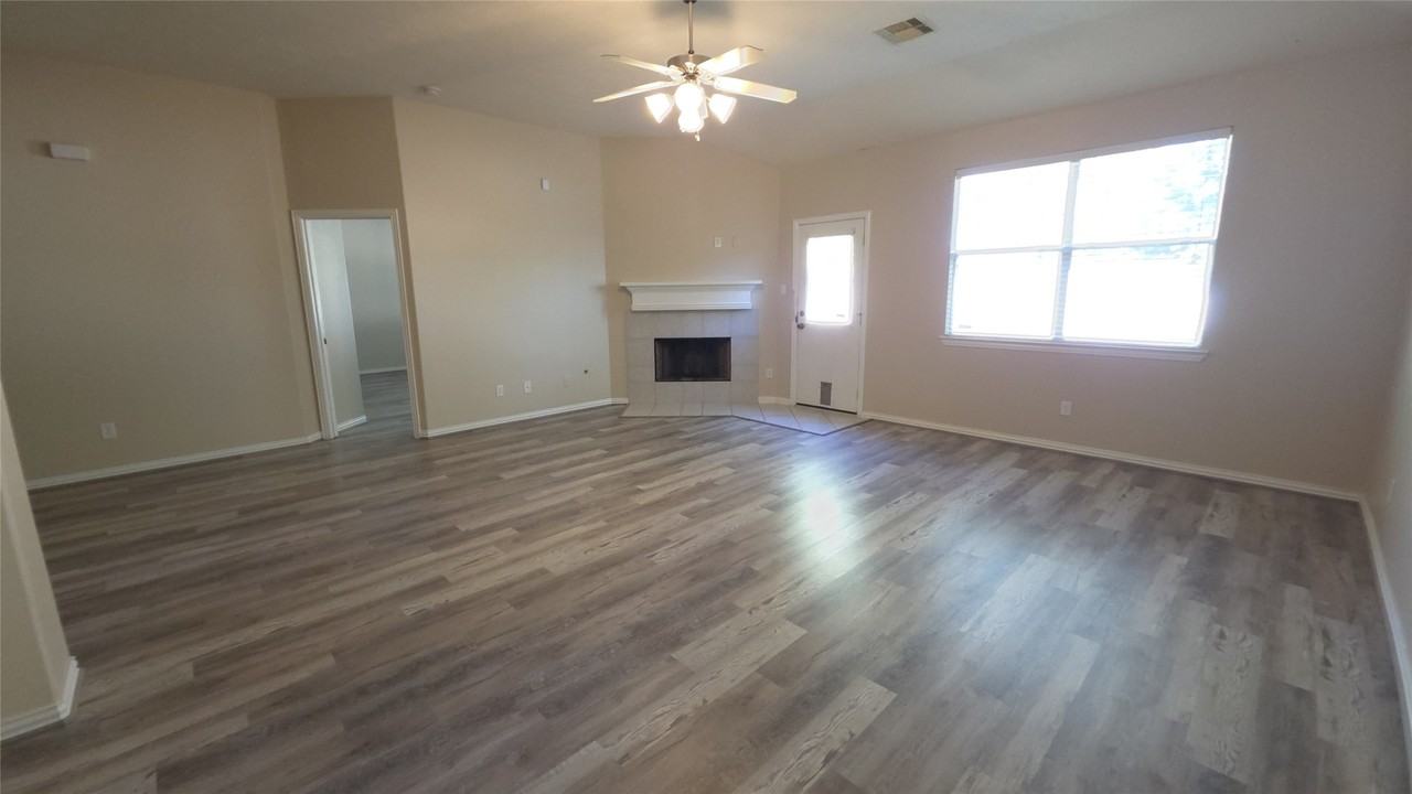 24503 Lakecrest Bend Drive #24503 - Photo 7 of 16