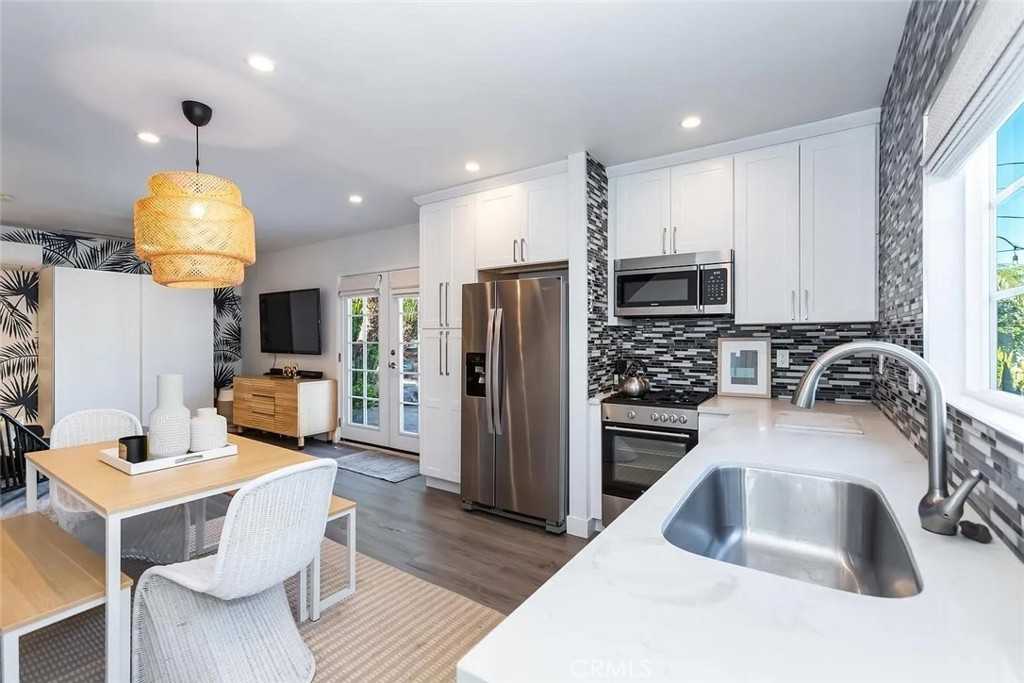 7403 El Manor Ave #7403 - Photo 6 of 8