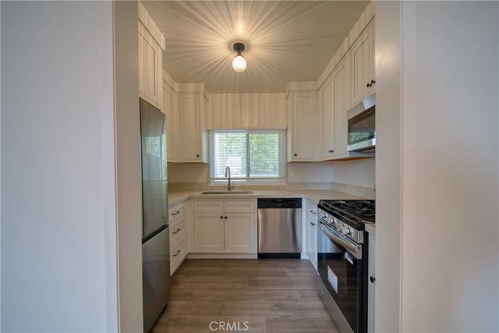 926 Manhattan Beach Blvd #926A - Photo 7 of 14