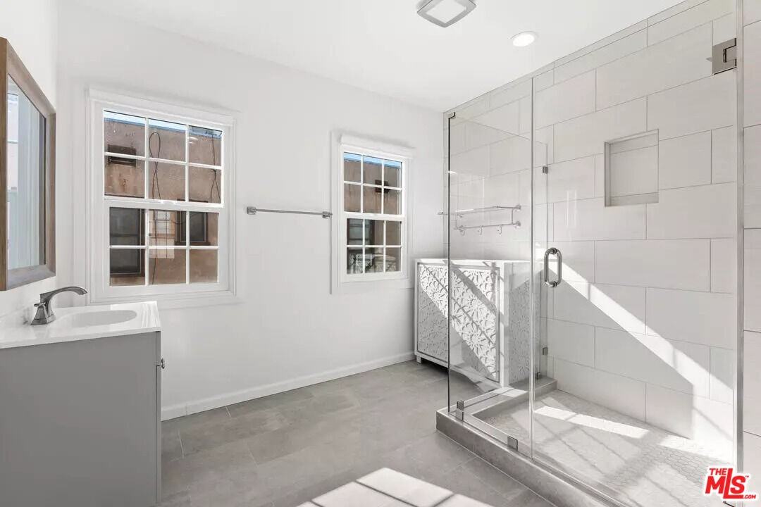 1235 S Tremaine Ave #1235 - Photo 3 of 13