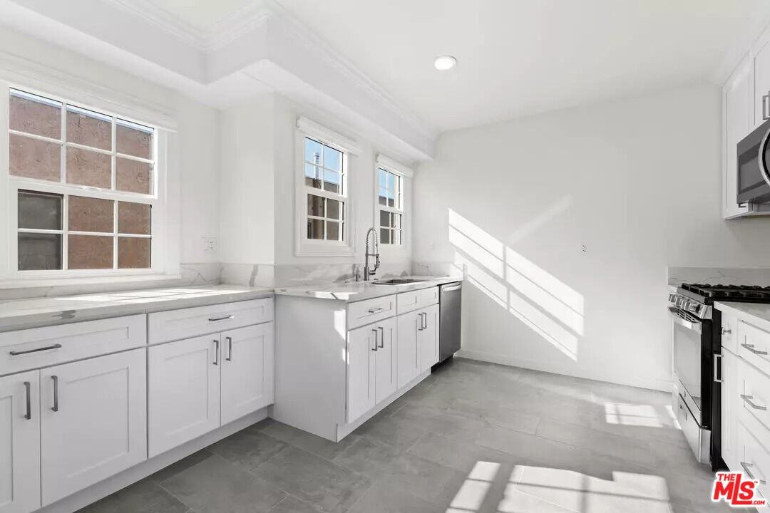 1235 S Tremaine Ave #1235 - Photo 7 of 13