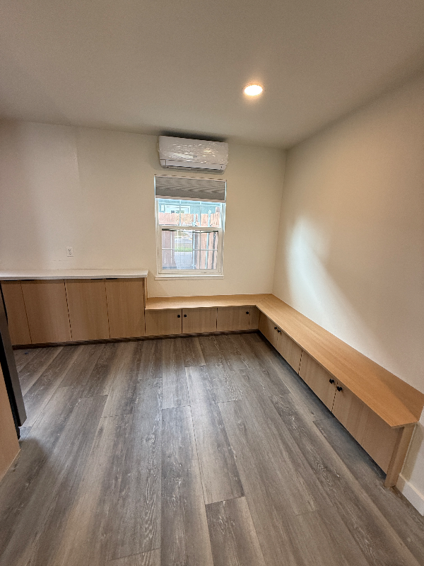 4564 Onondaga Ave - Photo 5 of 27