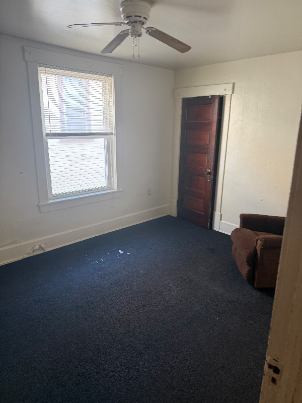 292 Glenn St - Photo 4 of 6