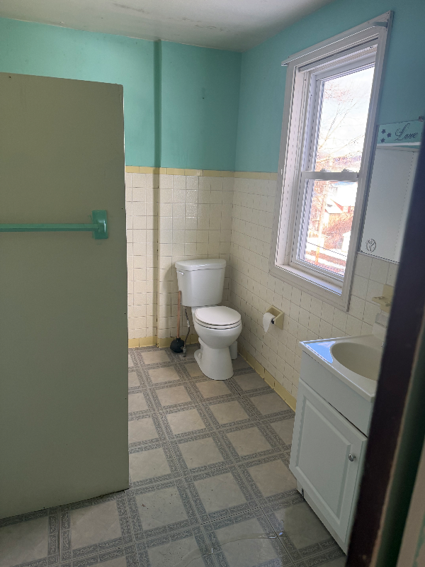 292 Glenn St - Photo 5 of 6