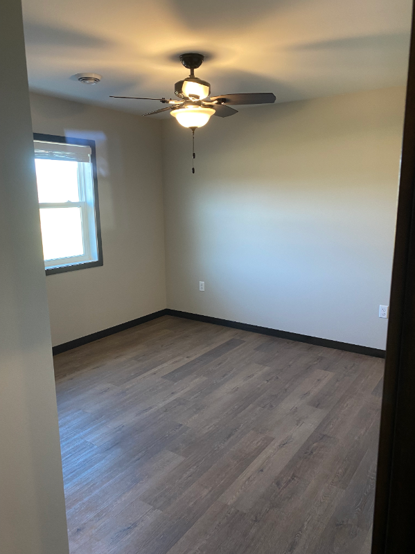 1013 Royal Blvd - Photo 2 of 9