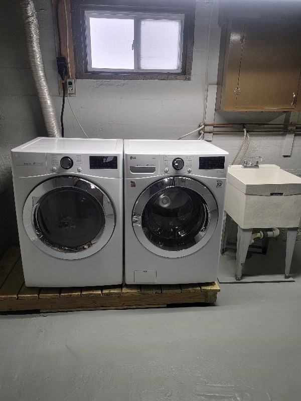 111 N Phetteplace St - Photo 6 of 9