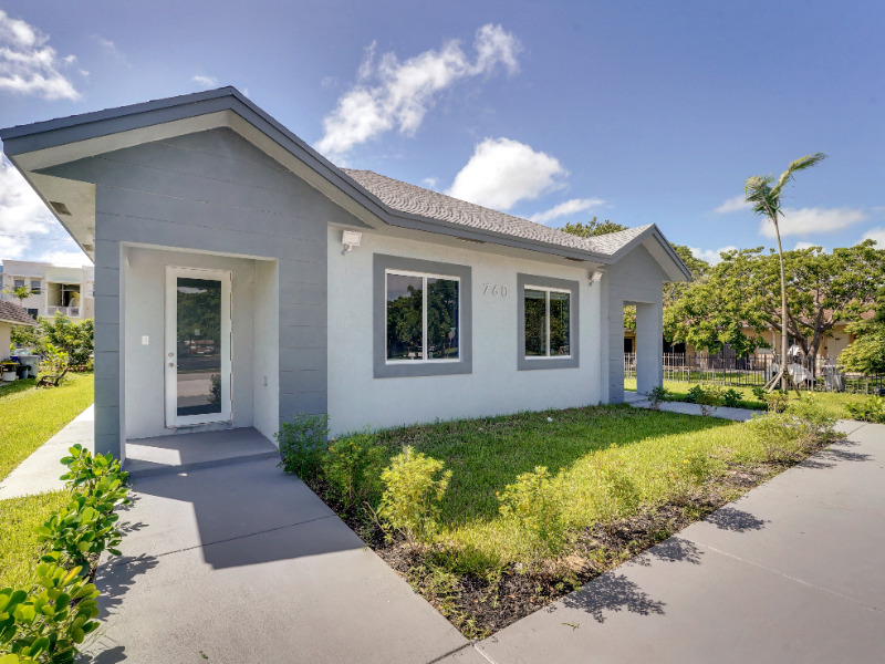 760 Sw 10th St #A - Photo 2 of 43