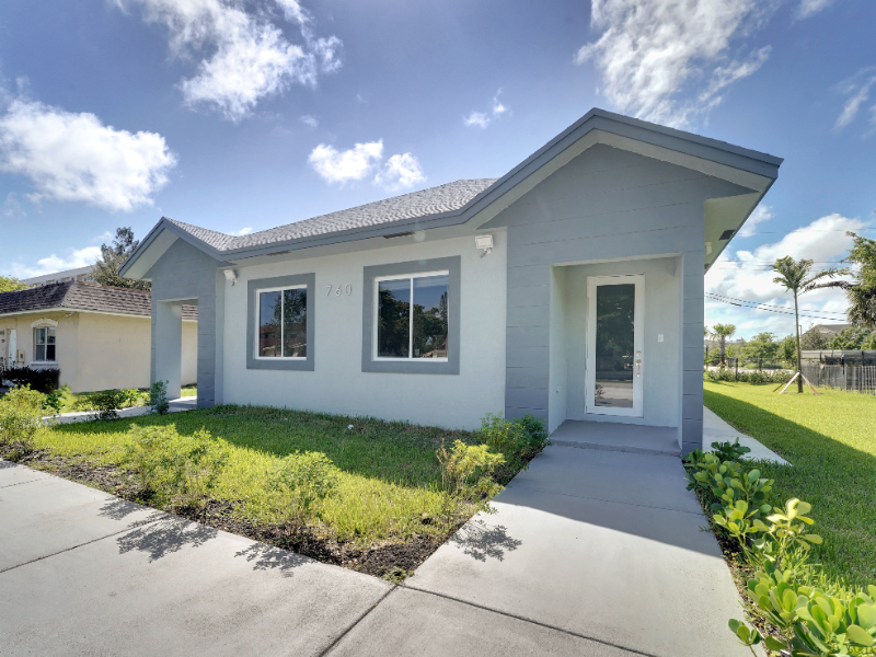 760 Sw 10th St #A - Photo 3 of 43