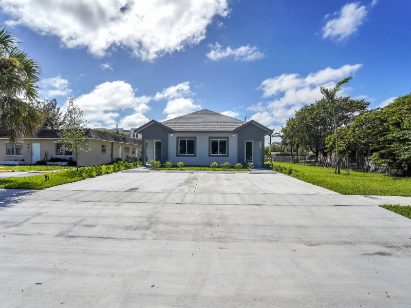 760 Sw 10th St #A - Photo 4 of 43