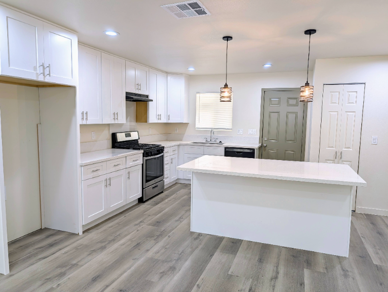 1358 N Murray St - Photo 2 of 18