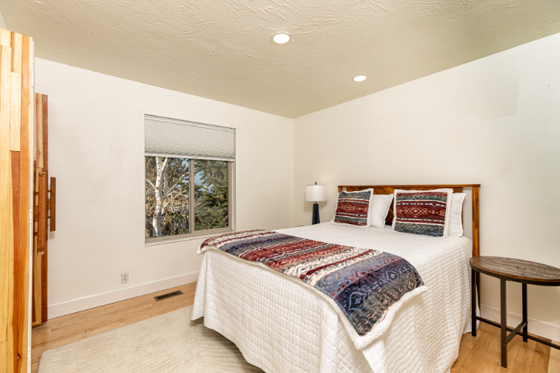 8971 S Alpen Way - Photo 7 of 20