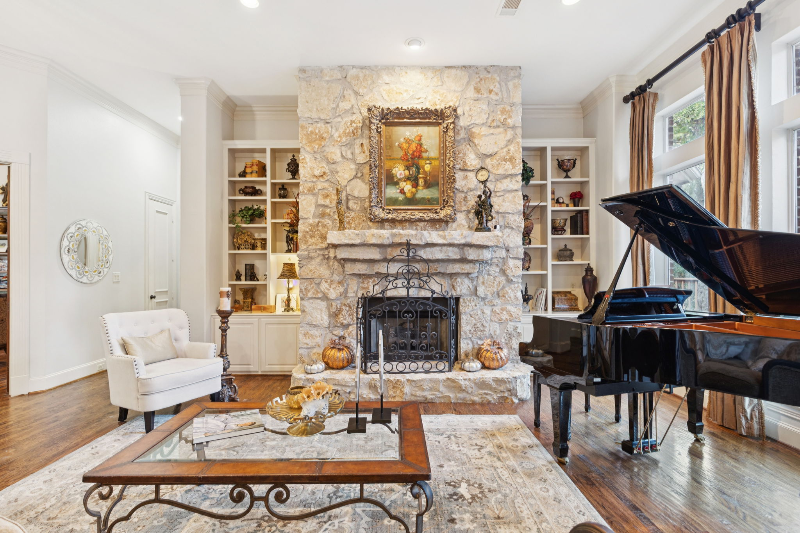 1970 Mary Lee Ln - Photo 2 of 9