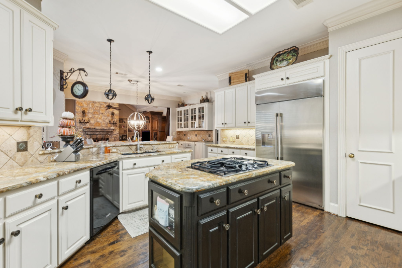 1970 Mary Lee Ln - Photo 4 of 9