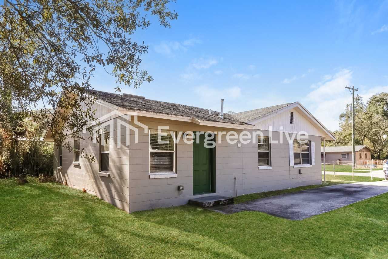 9581 Aberdare Ave W - Photo 3 of 16