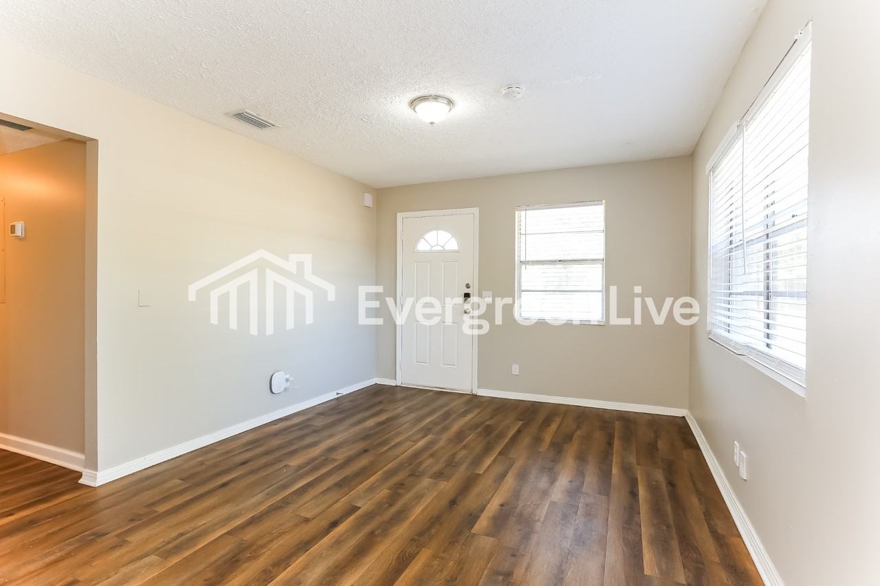 9581 Aberdare Ave W - Photo 4 of 16