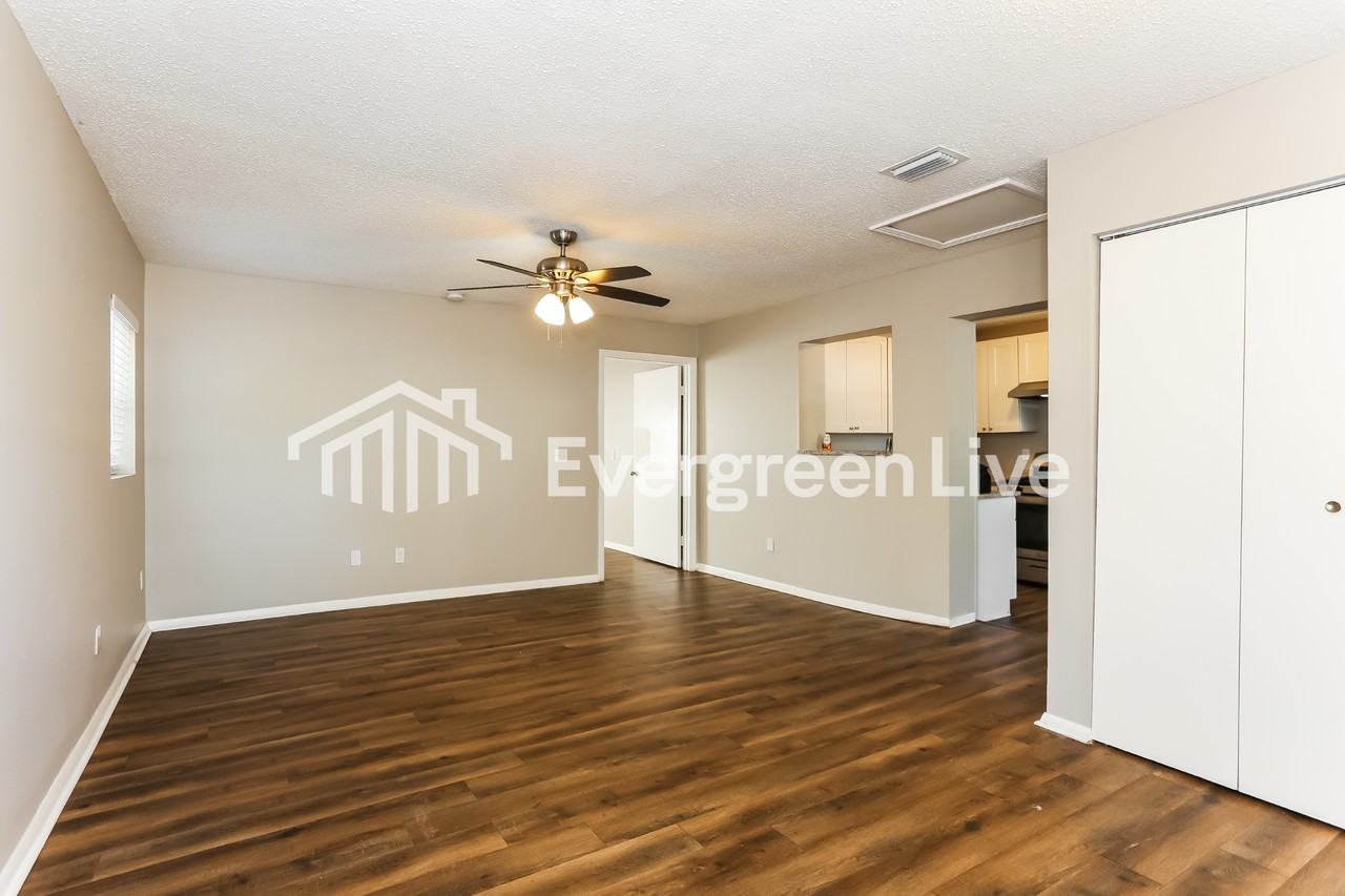 9581 Aberdare Ave W - Photo 5 of 16