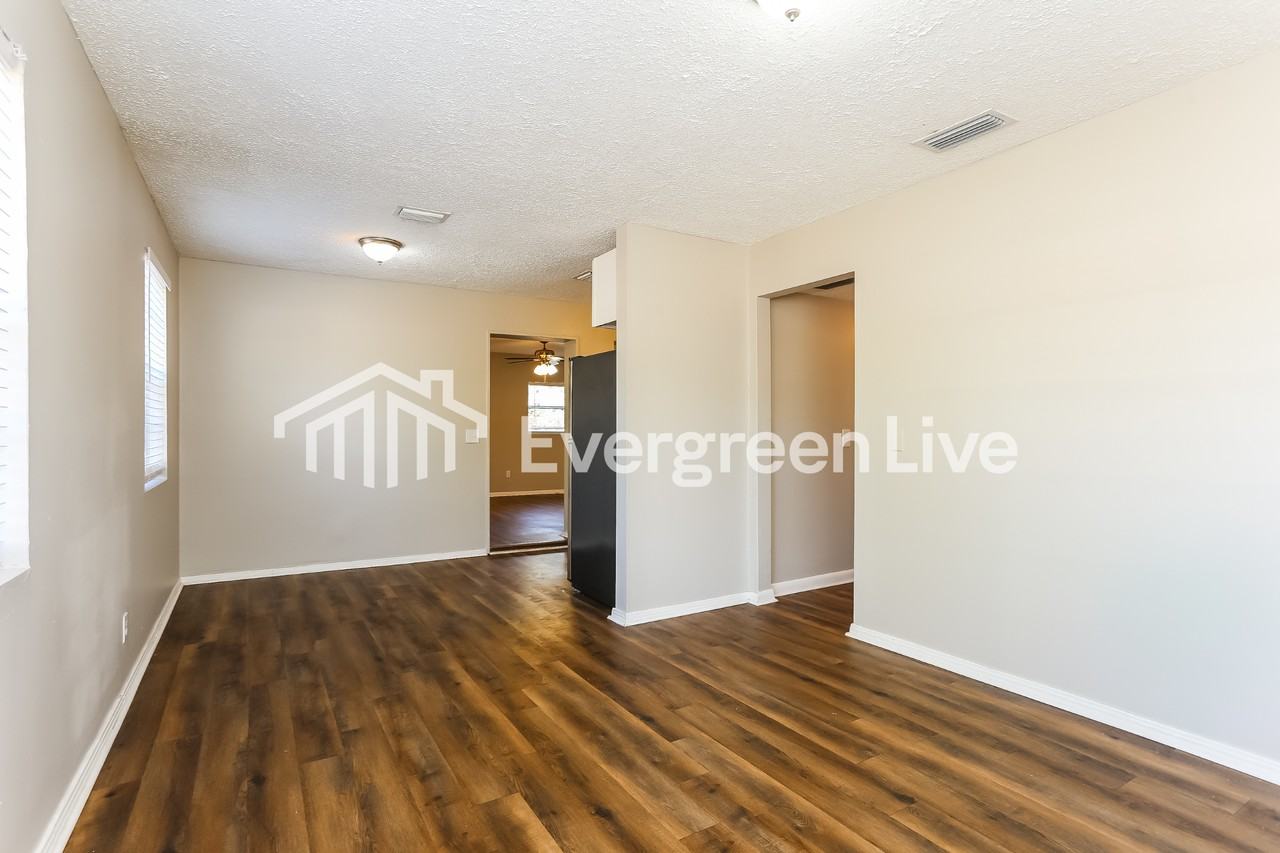 9581 Aberdare Ave W - Photo 7 of 16