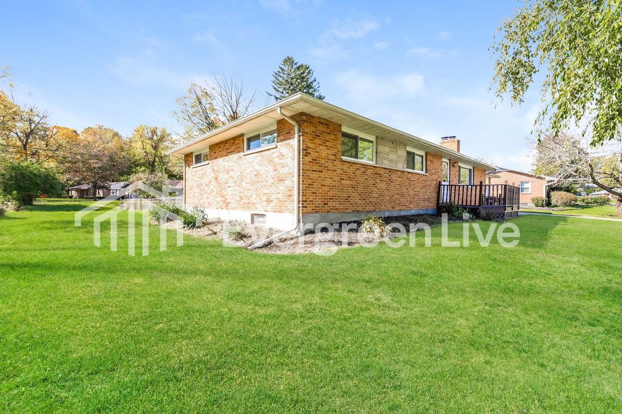 120 Hilltop Dr - Photo 3 of 15