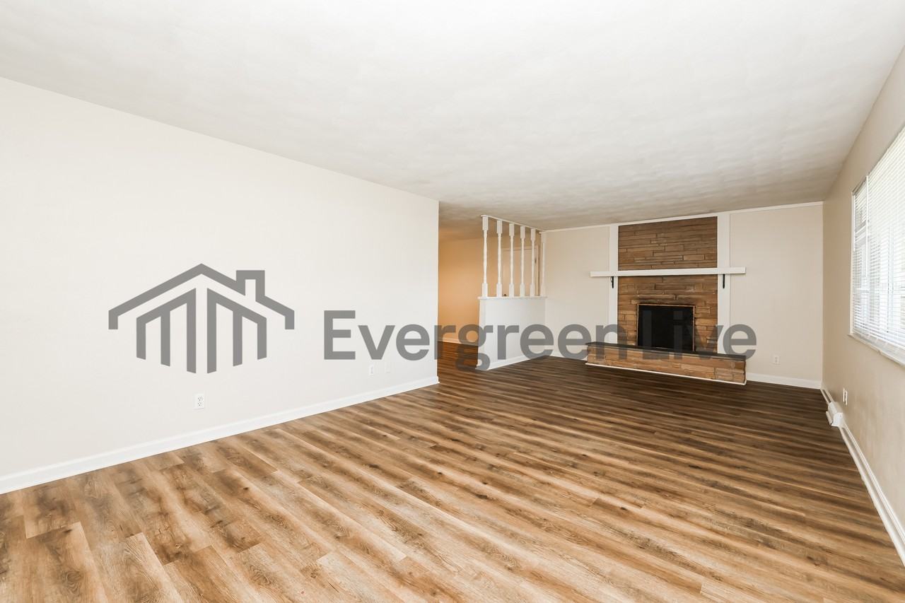 120 Hilltop Dr - Photo 4 of 15