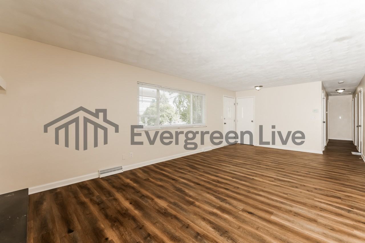 120 Hilltop Dr - Photo 5 of 15