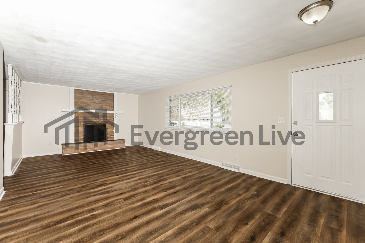 120 Hilltop Dr - Photo 6 of 15