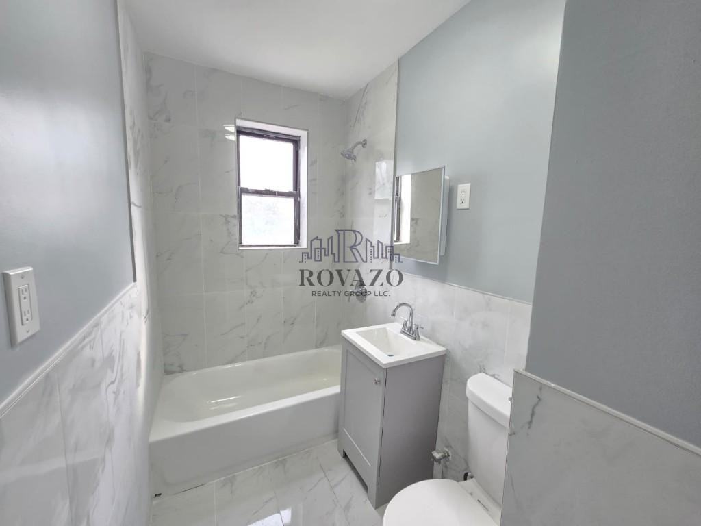 18 40th Street #104 - Photo 2 of 4