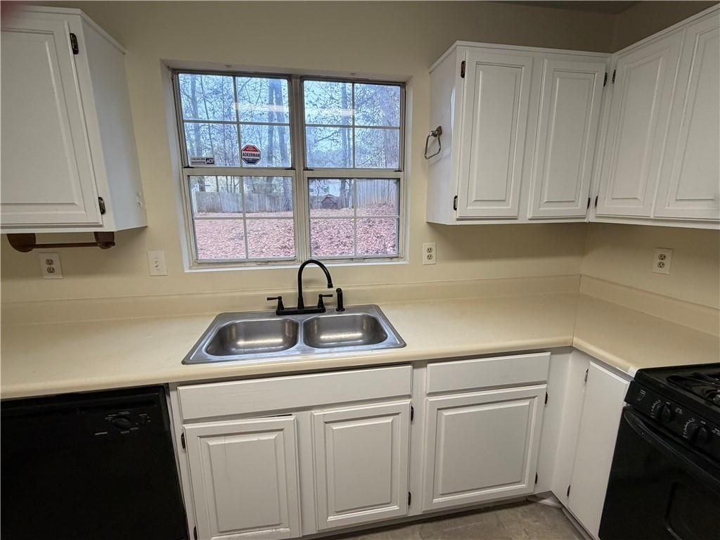 1040 Hampton Hill Court - Photo 4 of 16