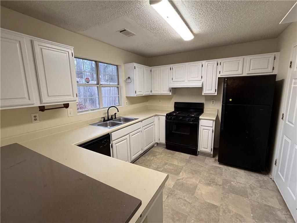 1040 Hampton Hill Court - Photo 5 of 16