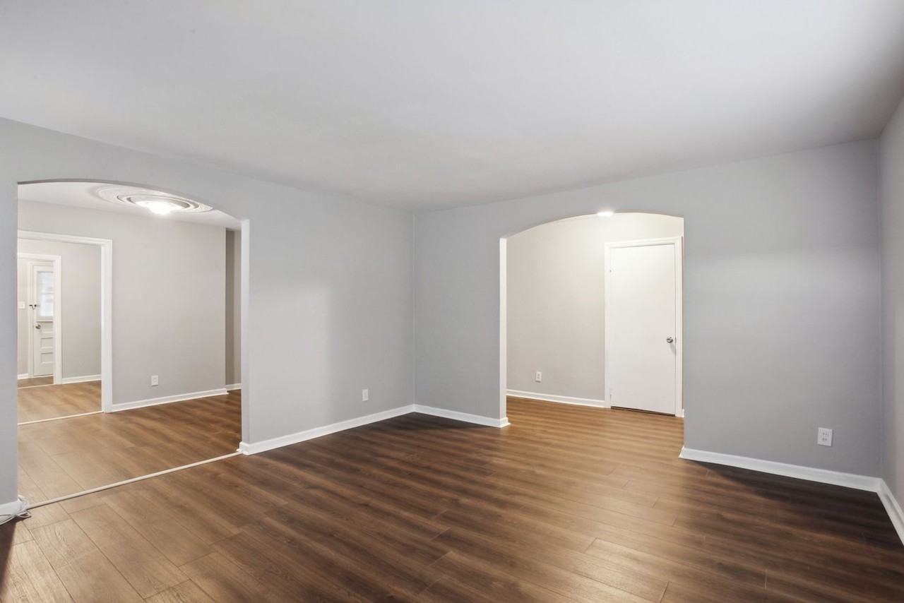 1104 West Victory Drive - Photo 3 of 15