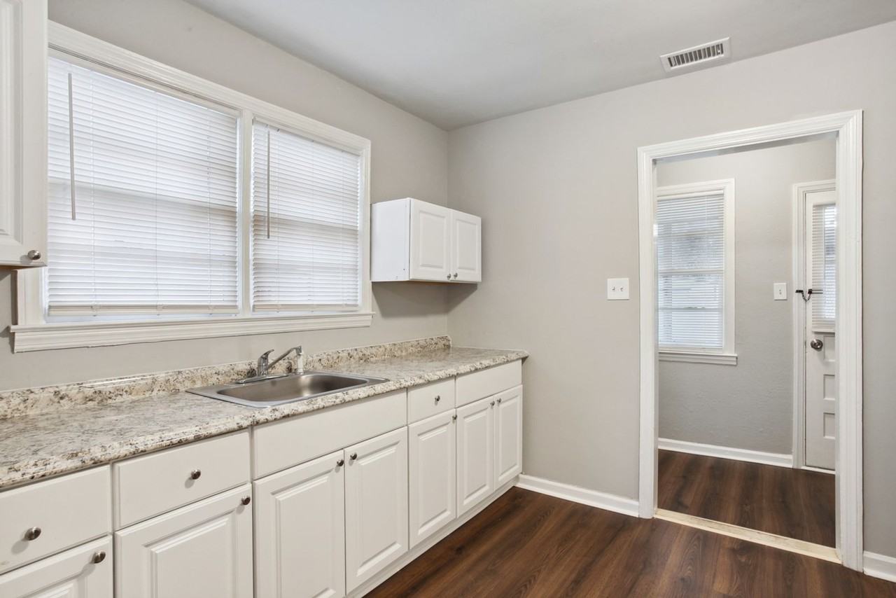 1104 West Victory Drive - Photo 6 of 15