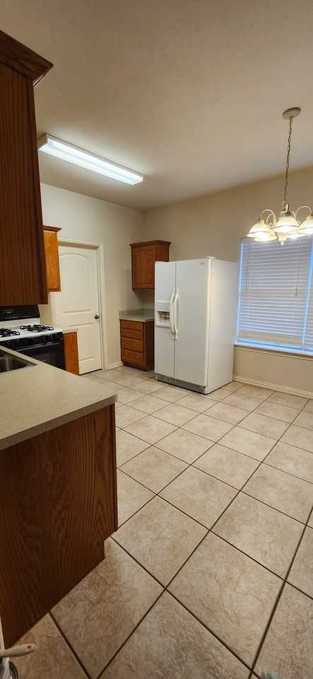 215 N Prairie St #NA - Photo 5 of 7