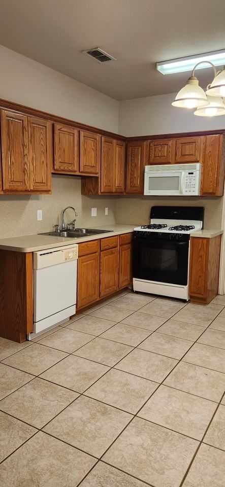 211 N Prairie St #NA - Photo 6 of 9