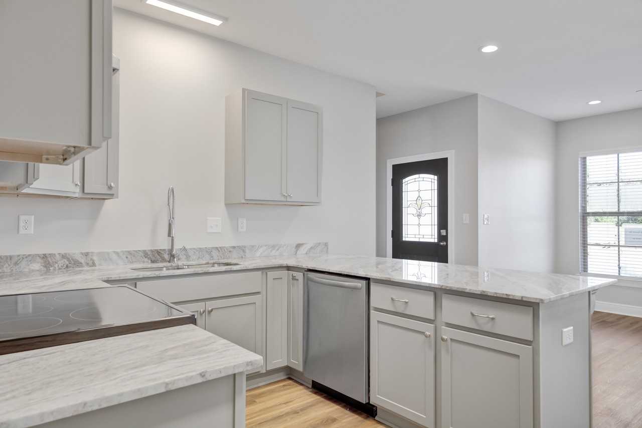 139 Iberia St #I - Photo 7 of 20