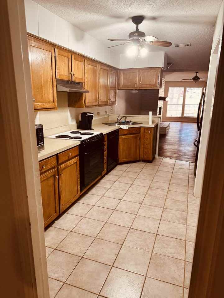 1817 Crooked Ln #NA - Photo 3 of 10