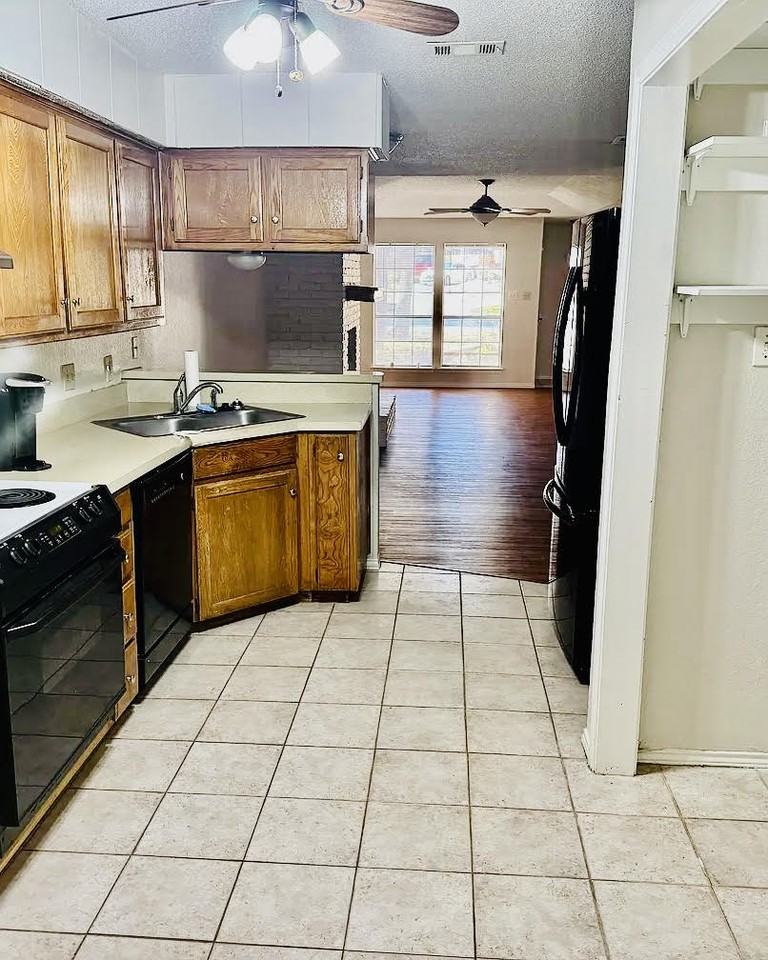 1817 Crooked Ln #NA - Photo 4 of 10