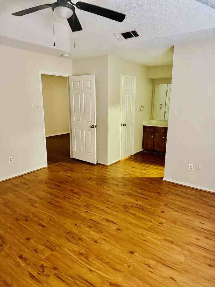 1817 Crooked Ln #NA - Photo 7 of 10