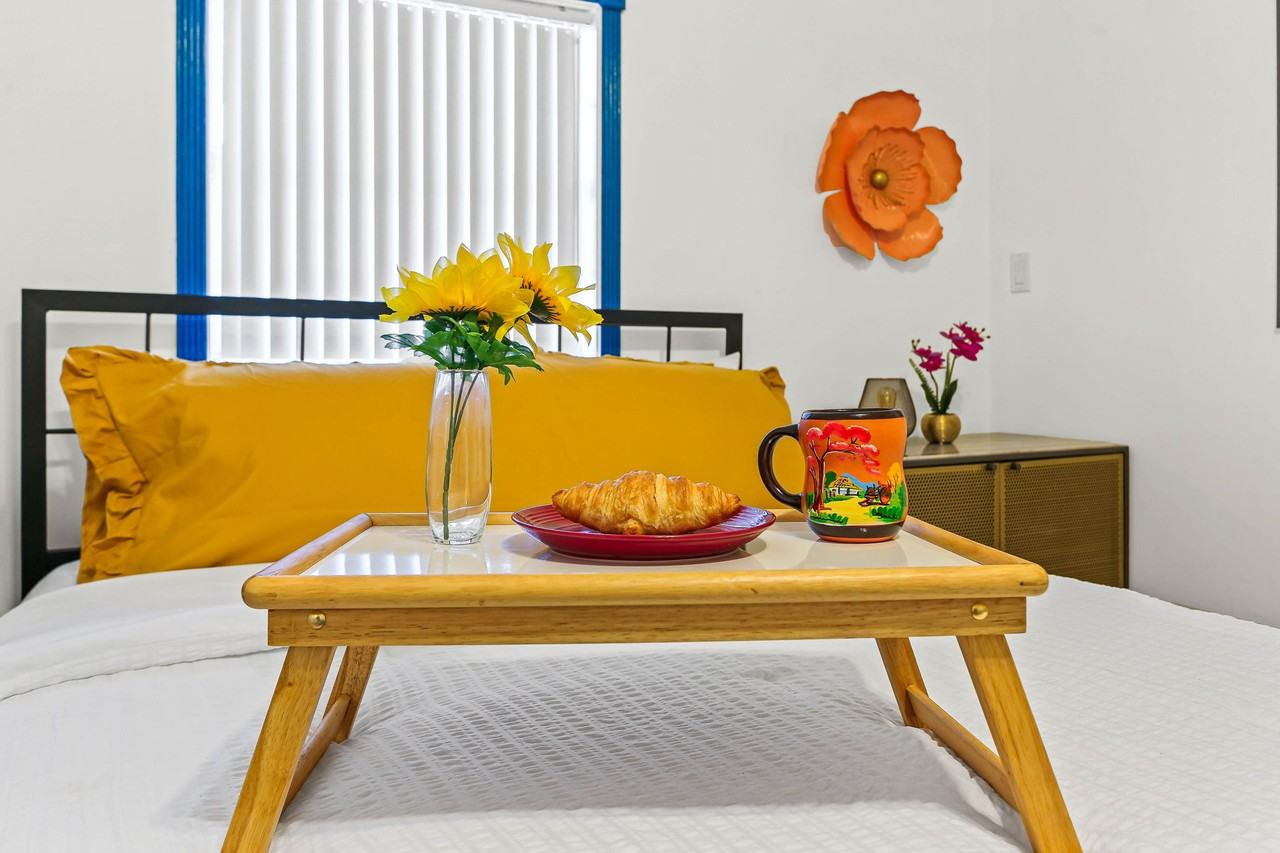 322 West Huisache Avenue - Photo 3 of 19