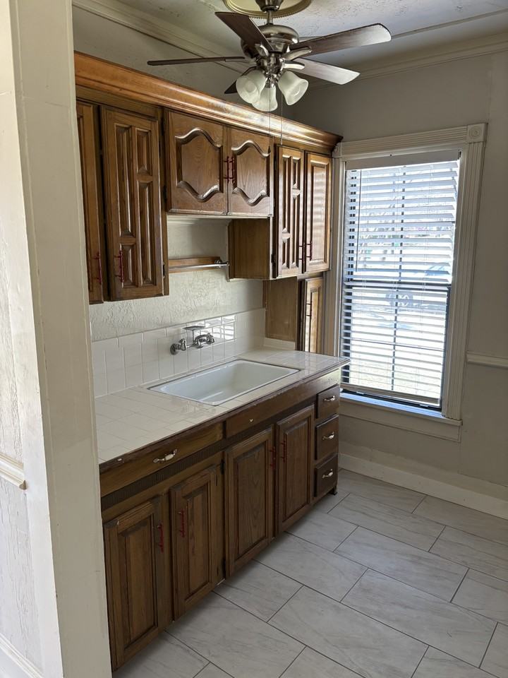1800 Sena St #1 - Photo 4 of 8
