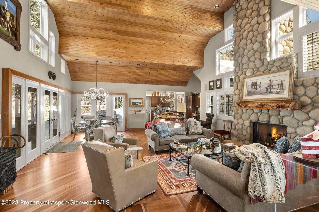 1402 Crystal Lake Road - Photo 2 of 22