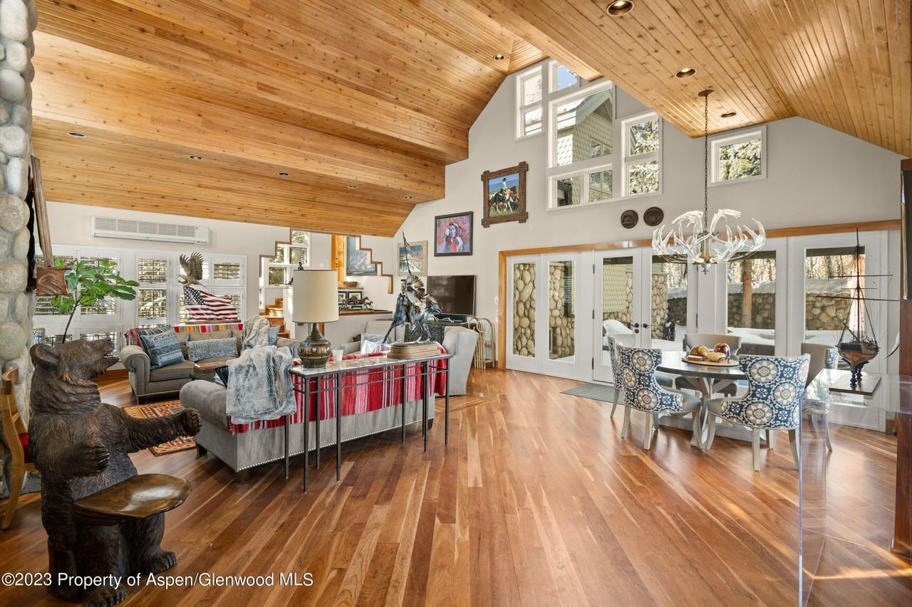 1402 Crystal Lake Road - Photo 5 of 22