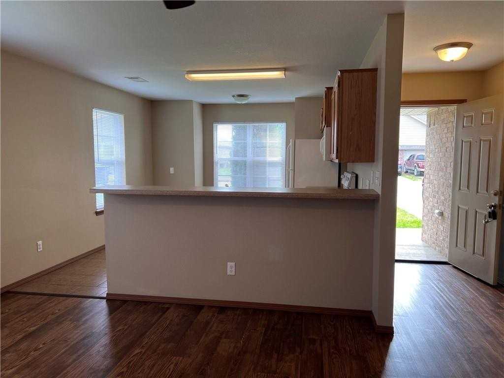 140 Sage Street - Photo 2 of 13