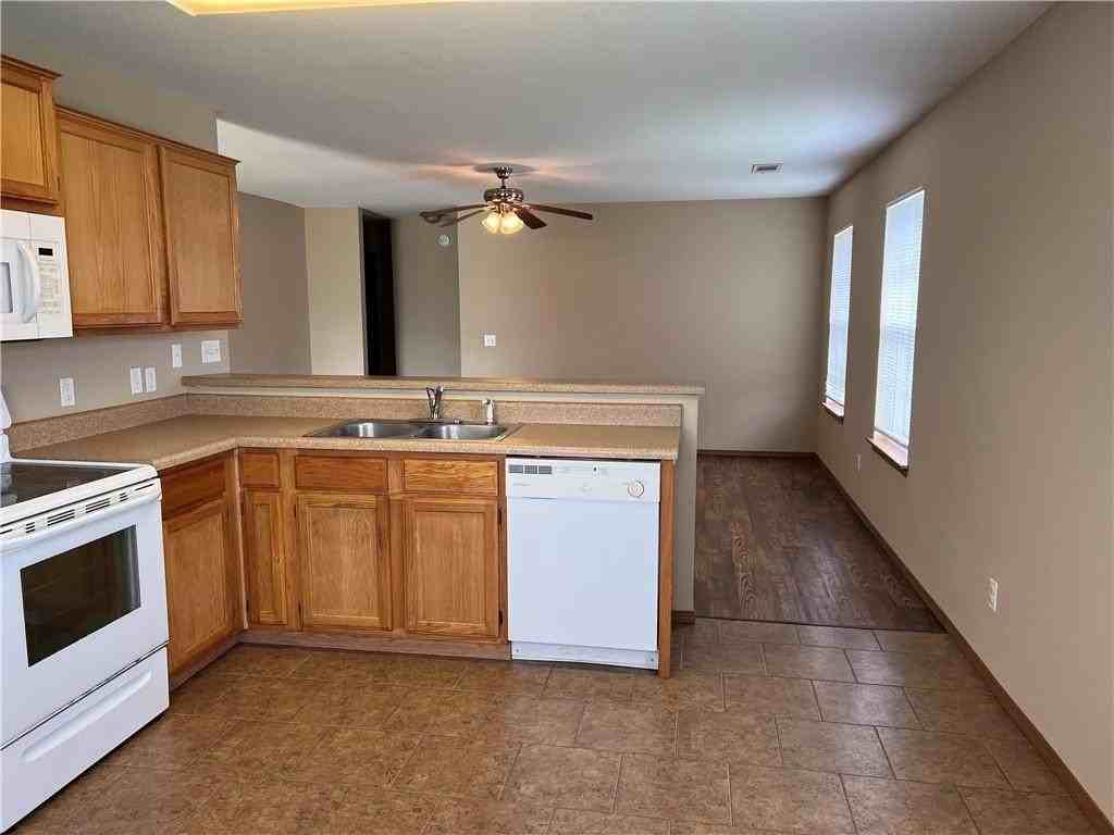 140 Sage Street - Photo 4 of 13