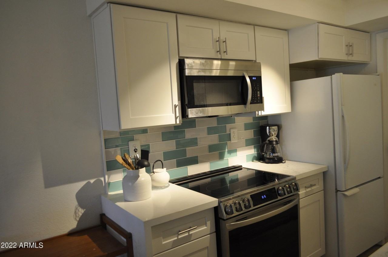 11032 North 28th Drive #303 - Photo 7 of 32