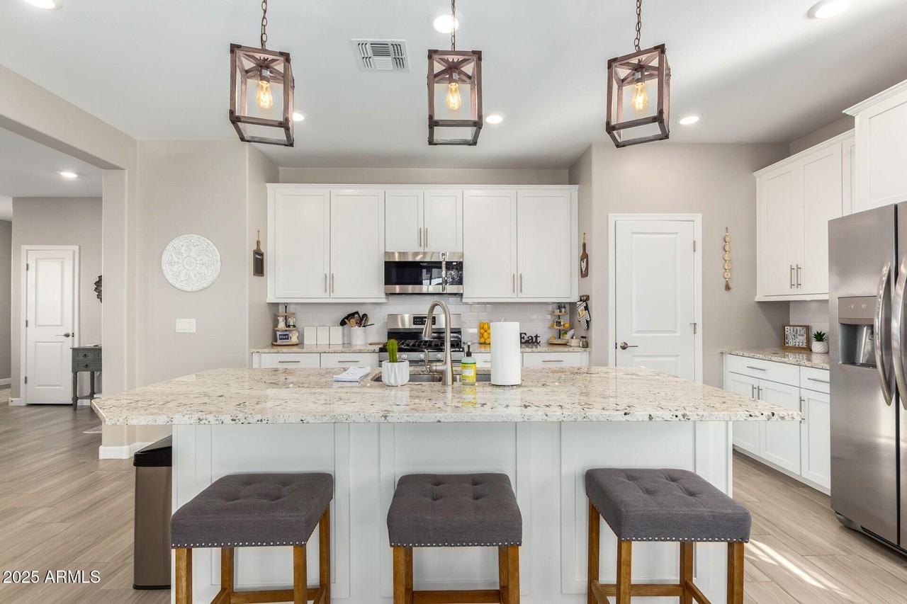 332 South 202nd Lane - Photo 2 of 41