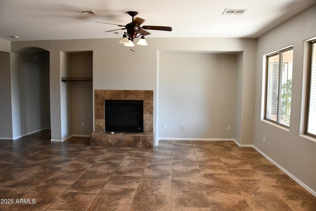 2219 West Spur Drive - Photo 3 of 18