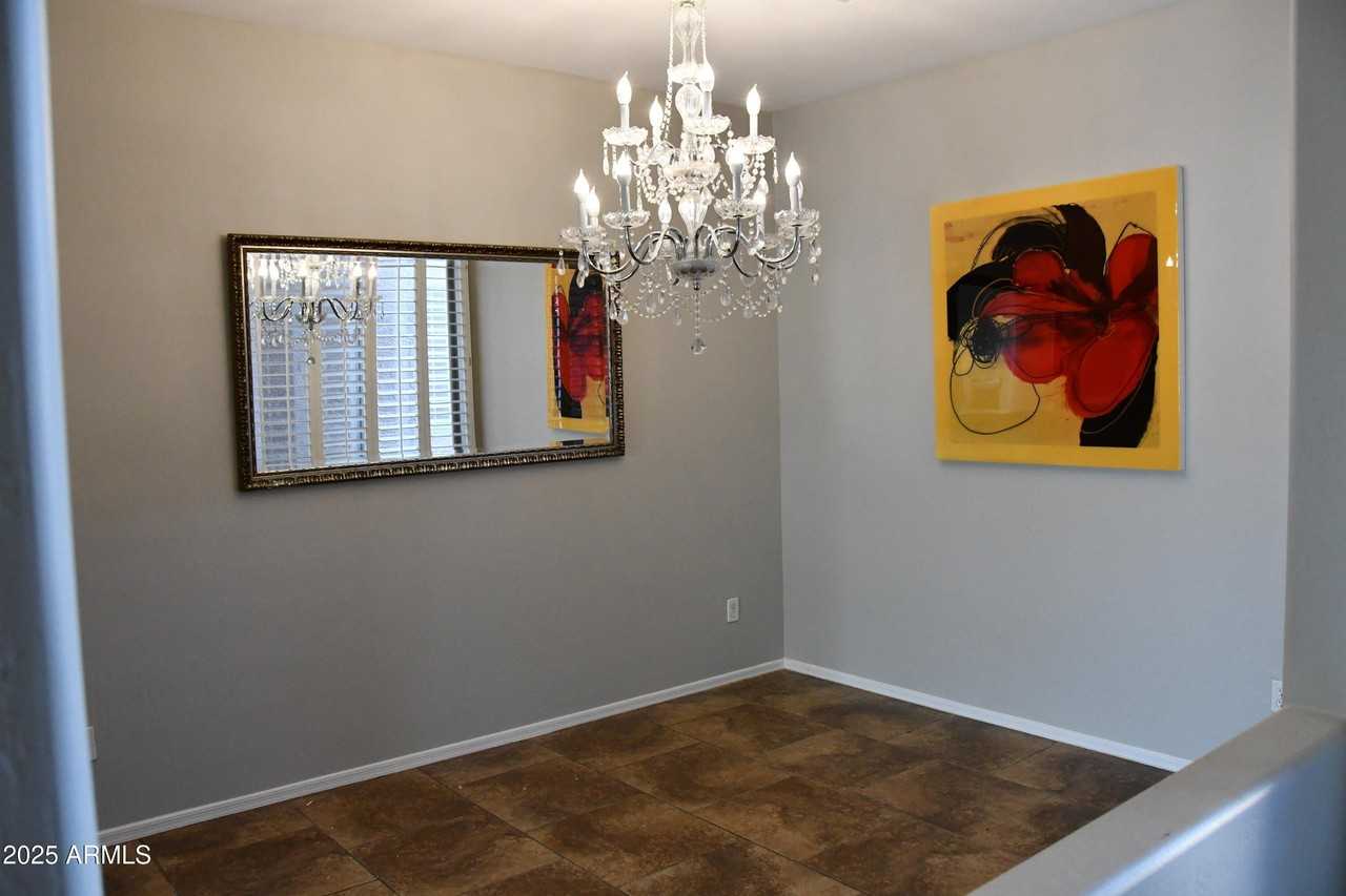 2219 West Spur Drive - Photo 5 of 18