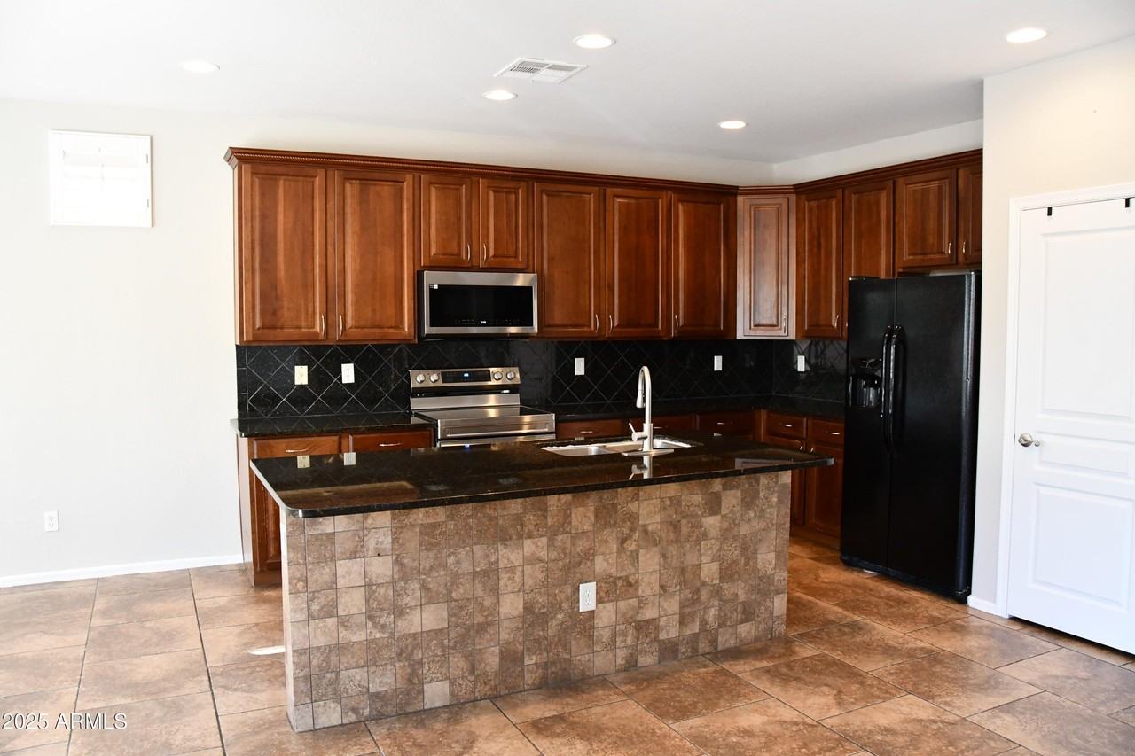 2219 West Spur Drive - Photo 6 of 18