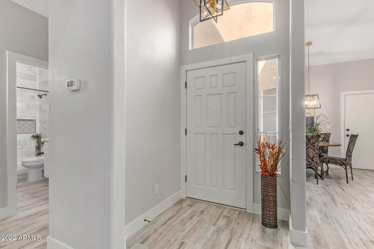 8941 E Maple Dr - Photo 5 of 50