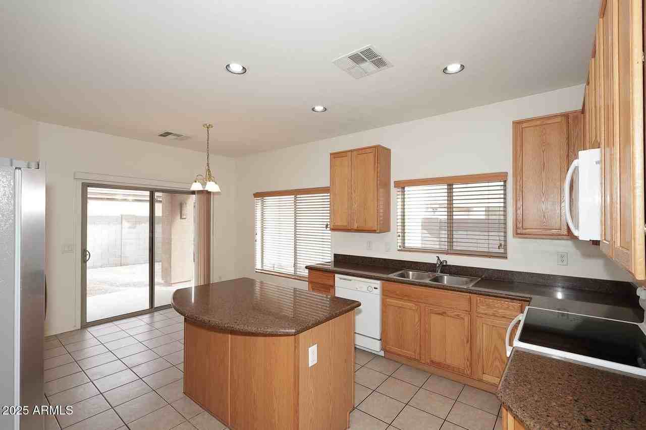 2710 Chester Drive - Photo 7 of 28